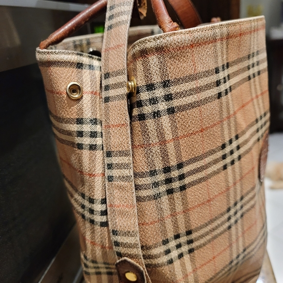 Burberry bucket bag - Picture 10 of 12